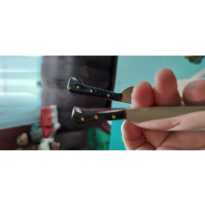  15. századi kés kicsinyített mása idegen nyelvű könyv