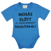 A-K Rövid ujjú baba body "Mosás előtt a kisgyereket távolítsa el!" felirattal