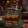 Ajándékbor Kft Prémium ferde whiskyspohár gravírozva – „Nem én dőlök, a világ ferde”