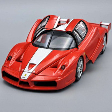 BBurago Ferrari FXX 2005 1:24 vitrinben makett