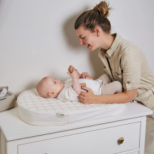  Bébé-Jou Fűtött steppelt pelenkázólap Quilted Squares, bézs pelenkázó matrac