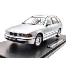  BMW E39 Touring (1998) - ezüst -  Triple9 - 1:18 makett