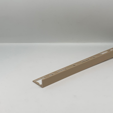 CELL L alakú vékony PVC csempe élvédő karamel, élzáró profil válaszható méretben 8 mm-es lapokhoz élvédő, sín, szegélyelem