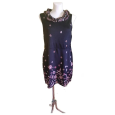  Colosseum sötétkék vastag bő nyakú ruha (méret: L)