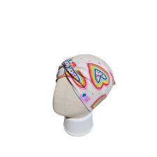  Csavart fejpánt, szív, fehér babasapka, sál