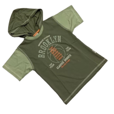 Dalma Fiú Póló - Nyomott mintás Khaki Zöld Kapucnis 116 - Kiárusítás gyerek póló