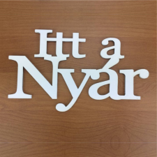 DC Fa &quot;Itt a nyár&quot; felirat 14cm x 8cm - fehér dekorációs kellék