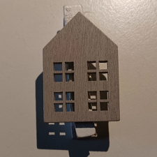 DD Mini csipeszek házak csúcsos tető, 4,5cm barna dekorációs kellék