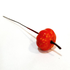  Drótos tök, sötét narancssárga, mérete: 2,5 cm dekorációs kellék