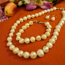  Édesvízi tenyésztett gyöngy nyaklánc + karkötő + fülbevaló ékszer szett
