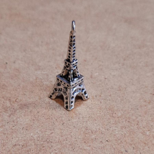  Eiffel torony. Mérete: 15x36 mm dekorációs kellék