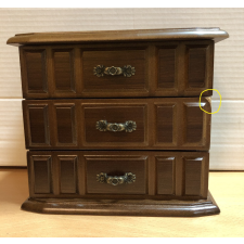  Ékszertartó doboz, hibás ajándéktárgy