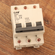 EverFlourish Hungary Kft. Kismegszakító 3P C 6A 4,5kA villanyszerelés