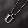  Ezüstszínű női nyaklánc, "U" betűs medállal