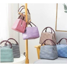  Family hűtőtáska 23x14x18cm több féle hűtőtáska