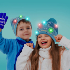 Family Karácsonyi sapka - színes LED-ekkel, bojttal, elemes - kék karácsonyi dekoráció