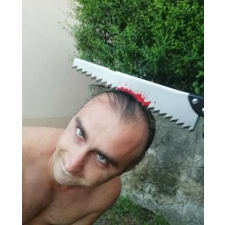 Farsangi Fűrész a fejben fejpánt Halloween jelmez jelmez