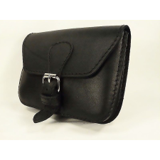  Fekete bőr övtáska, egyfakkos, csatos kézitáska és bőrönd