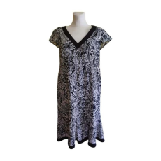  Fekete és fehér mintás lenvászon ruha (méret: XL)