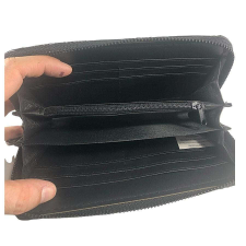 Fekete színű steppelt PVC anyagú pénztárca pénztárca