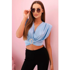 FiatalDivat Crop-top blúz mély kivágással és díszes csattal, 6101-es modell, világoskék