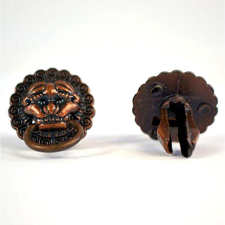  Fogantyú karikával, műa, ’oroszlán’. Mérete: 20x5 mm, karika átmérője: 10 mm dekorációs kellék