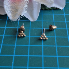  FÜL139 - Arany színű háromszög beszúrós fülbevaló fém rögzítővel fülbevaló