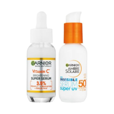 Garnier Skin Naturals Vitamin C Brightening Super Serum szett arcszérum 30 ml + fényvédő készítmény arcra 30 ml nőknek kozmetikai ajándékcsomag