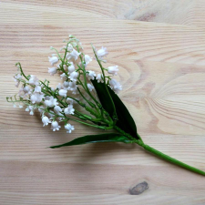 Gyöngyvirágcsokor, 9 szálacska/csokor. Teljes hossza: 28 cm dekorációs kellék