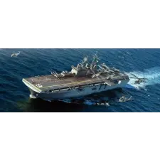  Hobby Boss USS Bonhomme Richard LHD-6 1:700 (83407) makett