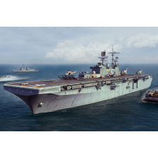 HobbyBoss 1/700 USS Bataan LHD-5  katonai rohamhajó modell makett