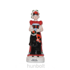 Hunbolt Kézzel festett miniatűr matyó nő porcelánfigura hűtőmágnes