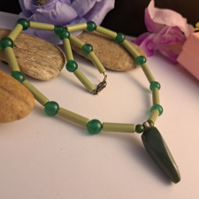  Jáde és porcelán gyöngysor./// nyaklánc