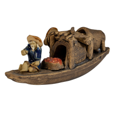 Kis méretű kerámia figura - Csónakos ülő halász kalapban 10cm (74180-902) ajándéktárgy