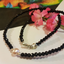  Kristály és gyöngy nyaklánc , diszkrét elegancia /555/ nyaklánc