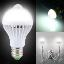 LED izzó E27 foglalatban , mozgásérzékelős 12 W izzó
