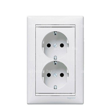 LEGRAND Valena 2x2P+F dugalj fehér villanyszerelés