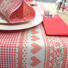 Linclass keresztasztal - Mathilda (szívek) / 40 cm x 24 m / 1 tekercs party kellék