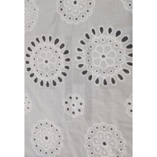  Madeira hímzésű pamutanyag díszszegővel - Fehér dekorációs kellék