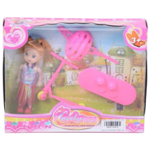 Magic Toys Sandra baba pink gördeszkával, rollerrel és bukósisakkal baba