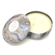 MARBERY Illatgyertya, márvány mintás fém dobozban, 470 g, Woodbridge - Peony &amp; Cachmere illatosító, légfrissítő
