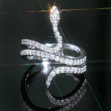 MariaKing Kristályokkal kirakott kecses kígyós gyűrű, több méretben gyűrű
