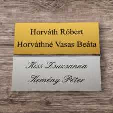 Matt ezüst és matt arany színű névtábla dekorációs kellék