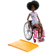 Mattel Barbie Modell kerekesszékben Szívecskés overál barbie baba