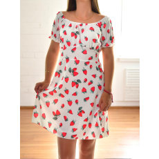 MB Collection női hétköznapi ruha - fehér alapon eper mintás, rövid ujjú, középhosszú M25-1-ZX0612-3/T013