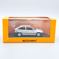 Minichamps Opel Kadett E 1990 1:43 Ezüst Minichamps makett