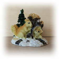  Mókusok, polyresin. Magassága: 50 mm karácsonyi dekoráció