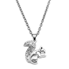 Mókusos medál ezüst színű nyaklánccal nyaklánc