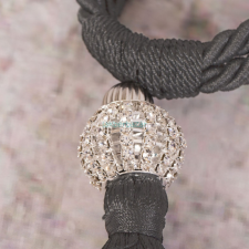  Moly egy bojtos függönyelkötő Acélszürke lakástextília