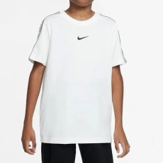  Nike Sportswear Club Essentials Junior Póló